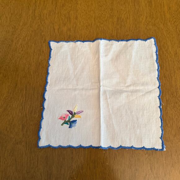 Vintage Kashubian Hand Embroidered Floral Table Runner and 6 Cloth Napkins - Picture 8 of 8